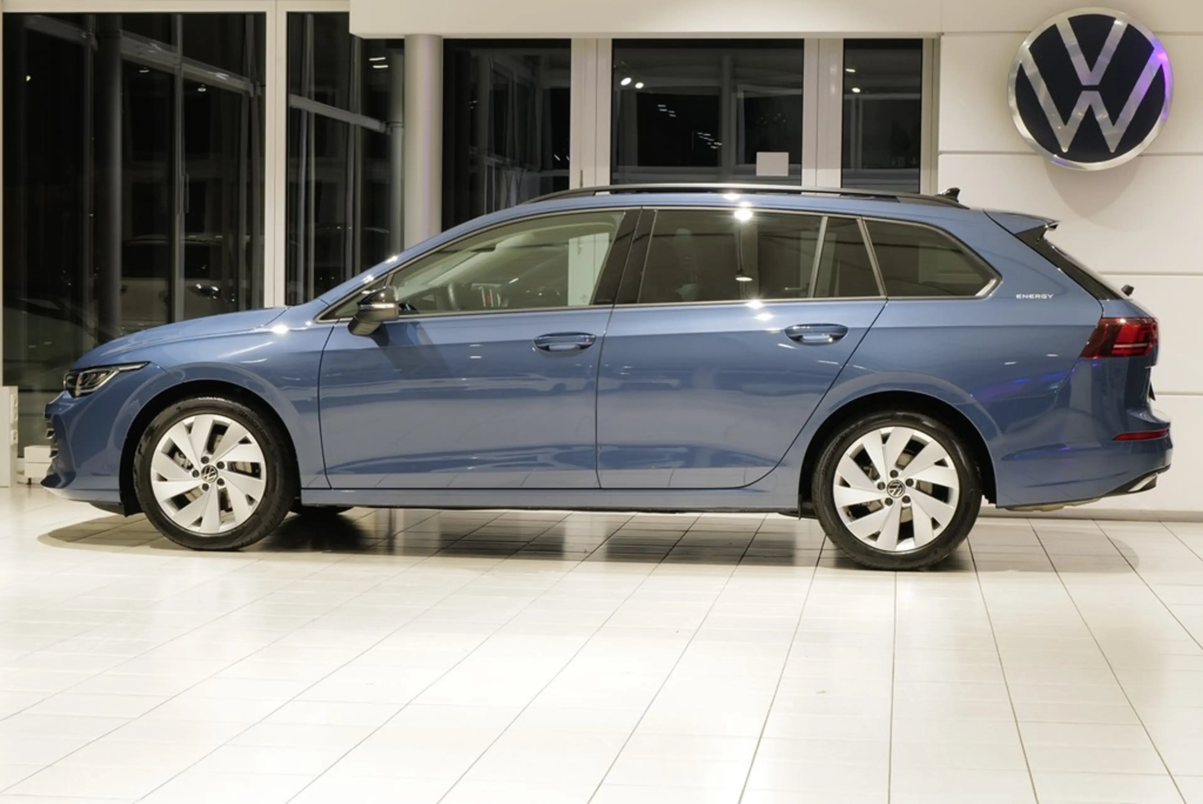 Volkswagen Golf Variant 2.0TDI DSG Energy AHK DCC Pano HKardon Rkam Navi — photo 6