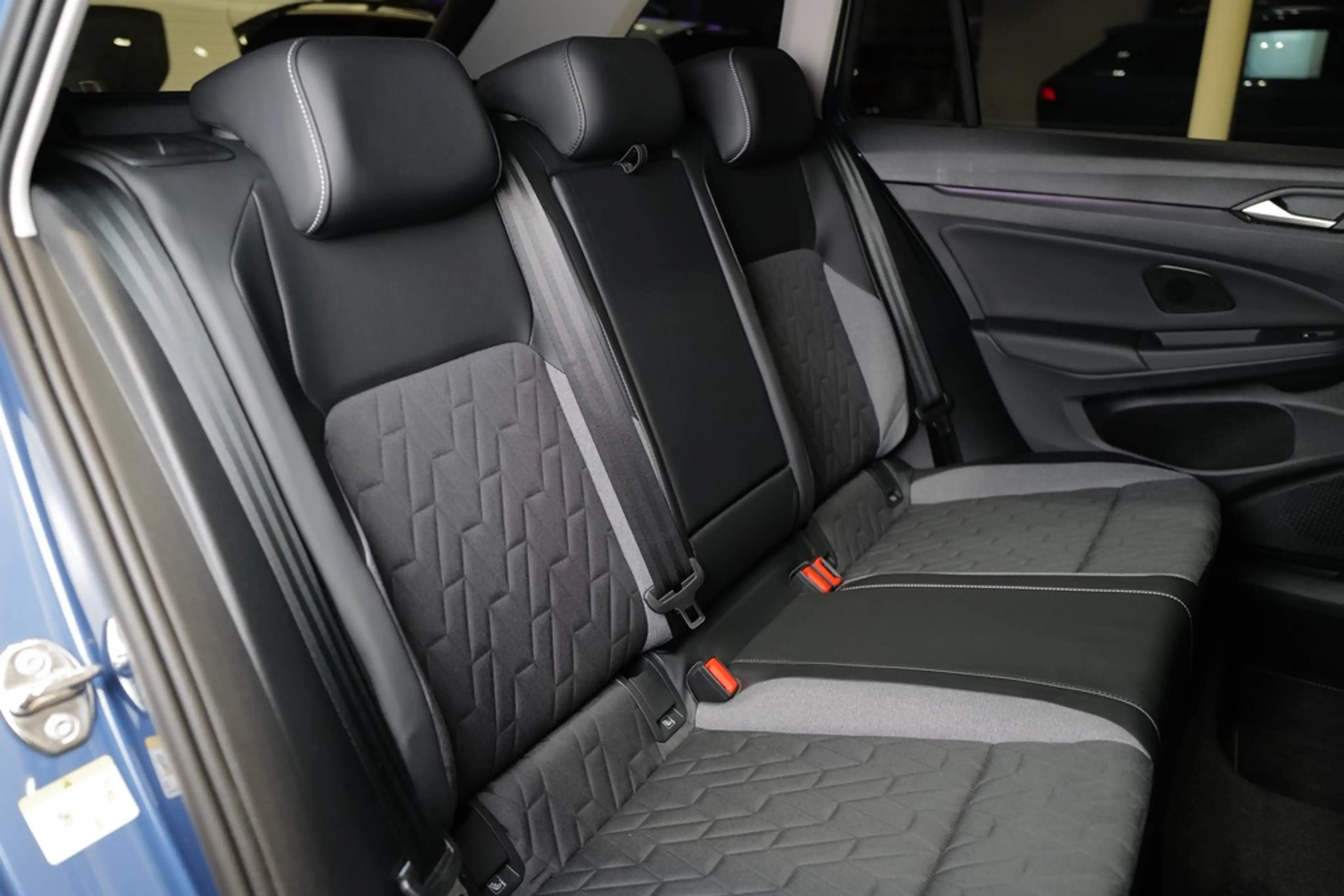 Volkswagen Golf Variant 2.0TDI DSG Energy AHK DCC Pano HKardon Rkam Navi — photo 7