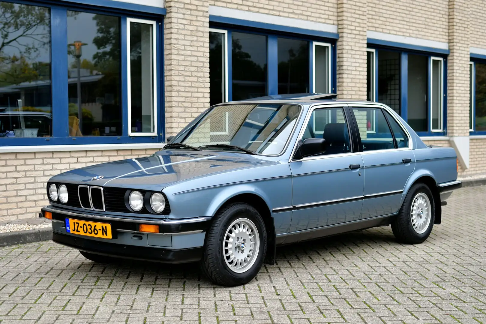 BMW 325 325e E30 1987 in topstaat! Blauw - 2