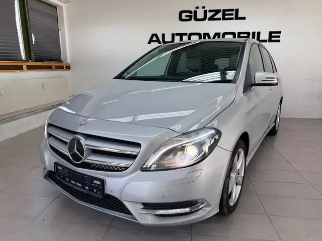 Mercedes-Benz B 250 Sports Tourer/NAVI/LEDER/XENON/AHK/KAM/SHZ