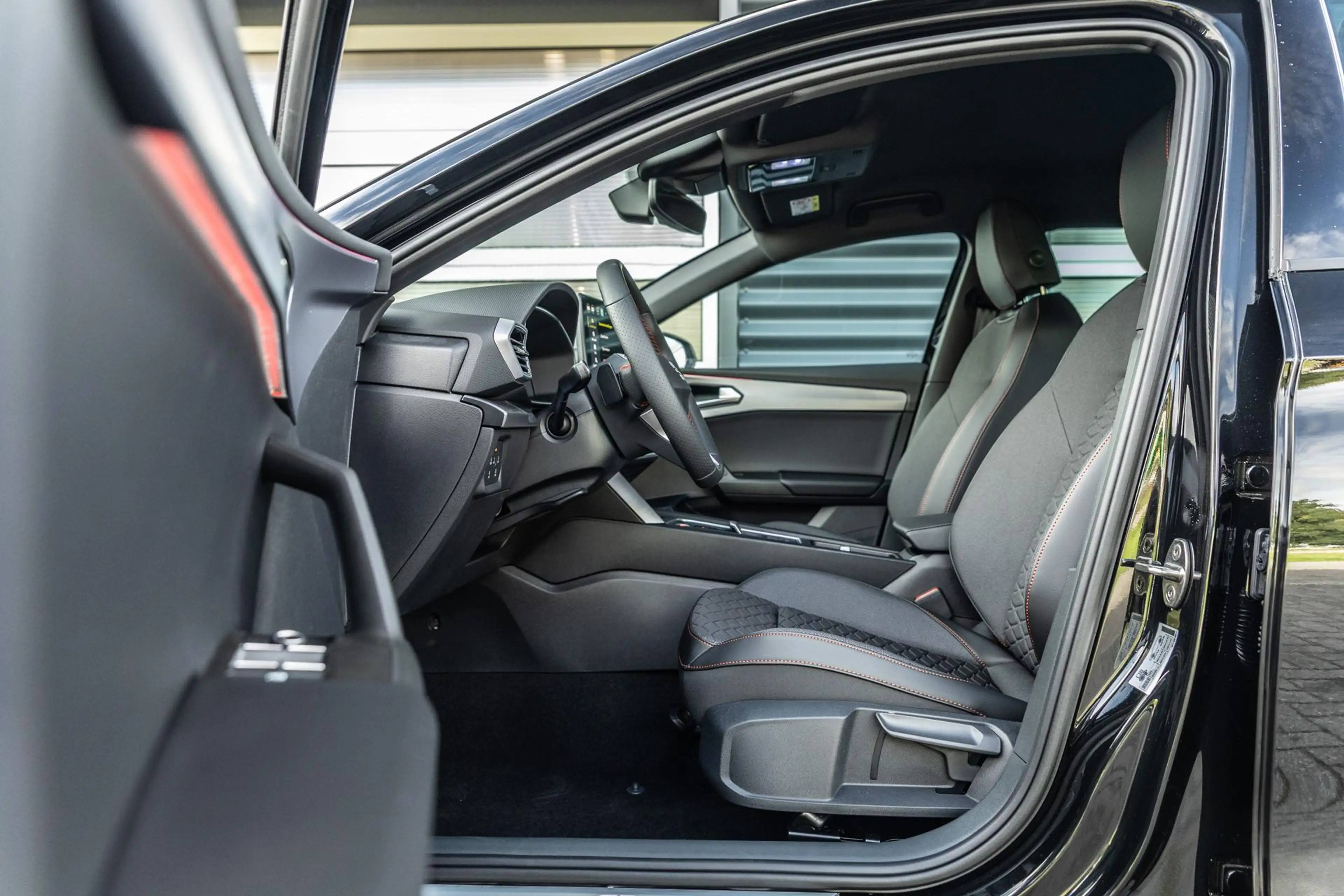 SEAT Leon e-Hybrid Sportstourer 1.5 TSI 204pk DSG FR Business | Trekh — photo 4