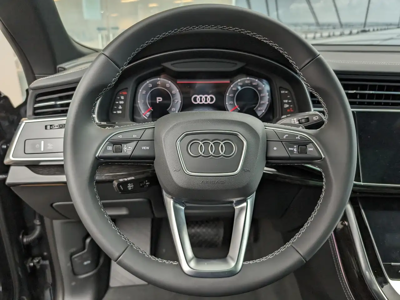 Audi Q8 снимка Audi Q8