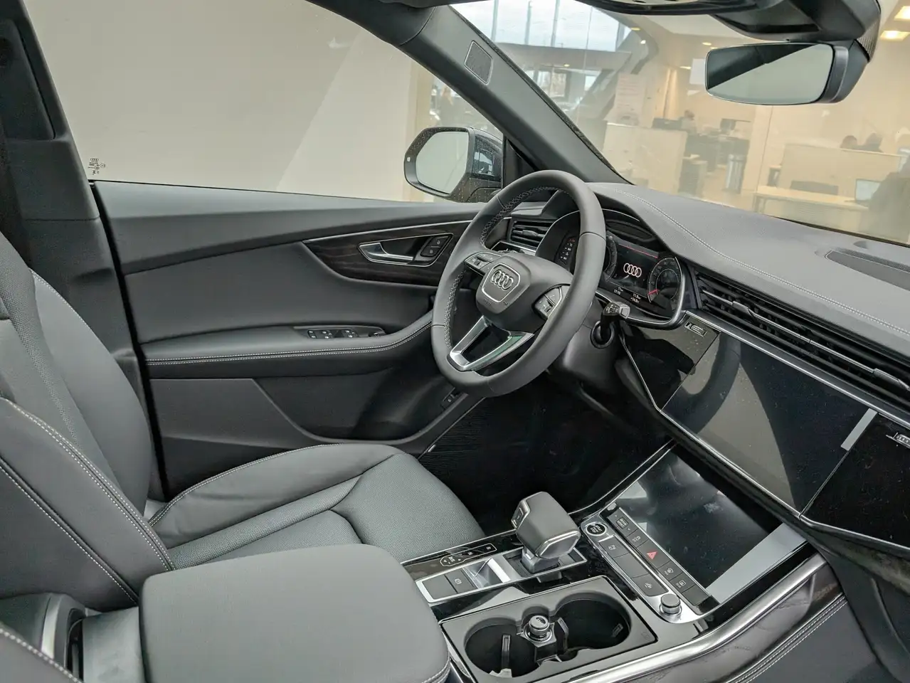 Audi Q8 снимка Audi Q8