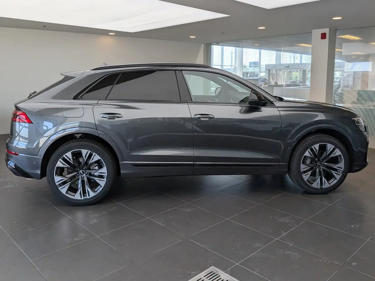 Audi Q8 снимка Audi Q8