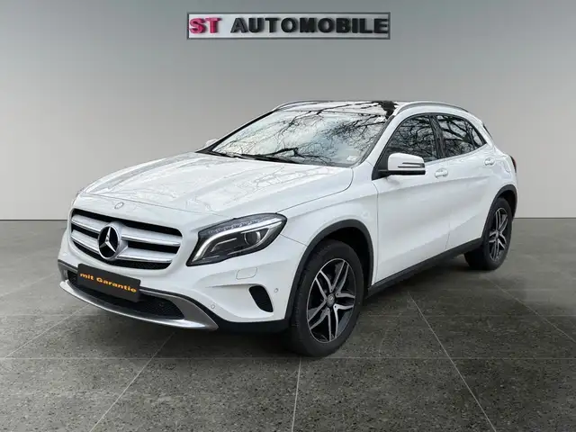 Mercedes-Benz GLA 200 -Navi-Pano-Leder-PDC