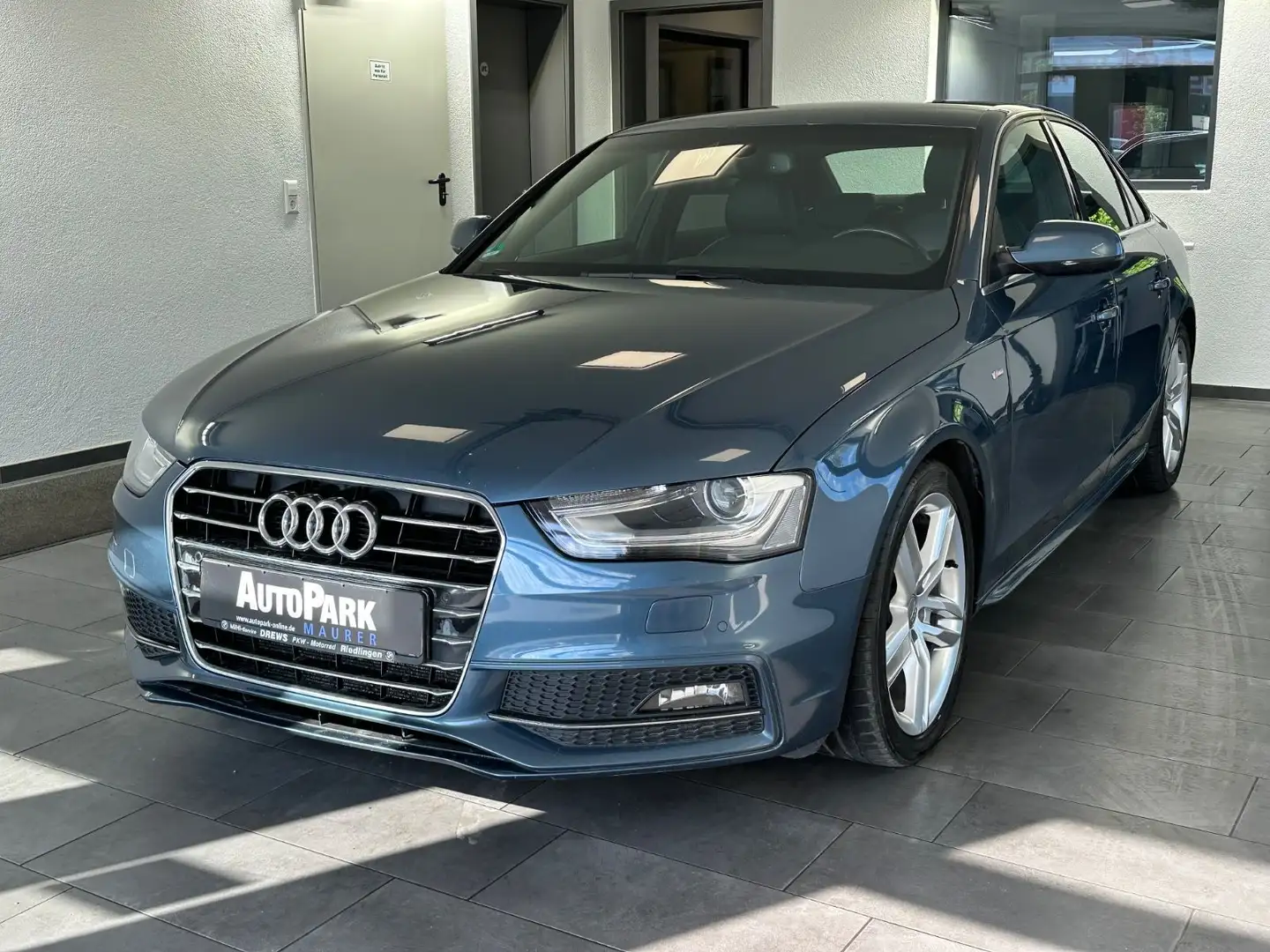 Audi A4 Lim. S line Sportpaket / plus*PDC*Kamera*SHZ* Синій - 1