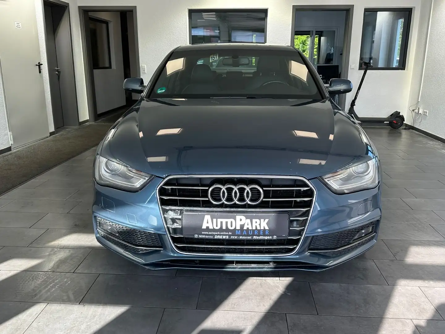 Audi A4 Lim. S line Sportpaket / plus*PDC*Kamera*SHZ* Синій - 2
