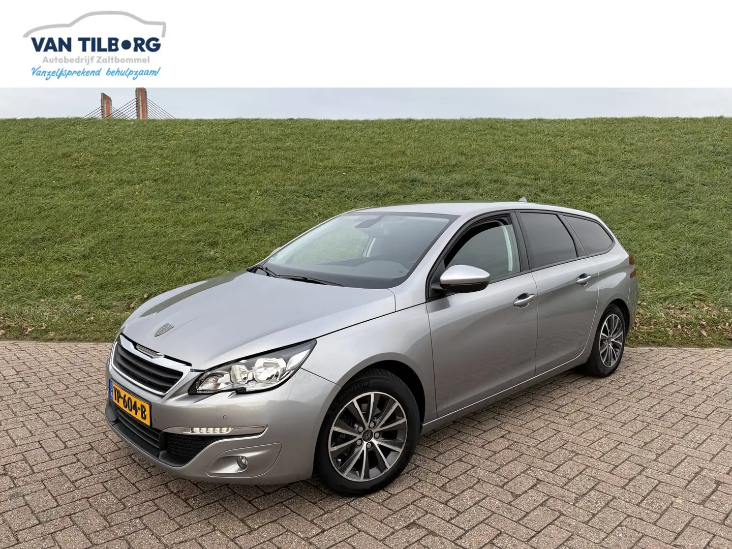 Peugeot 308 SW 1.2 PureTech Active RECENT NWE MOTOR | Dealeron Grijs - 1