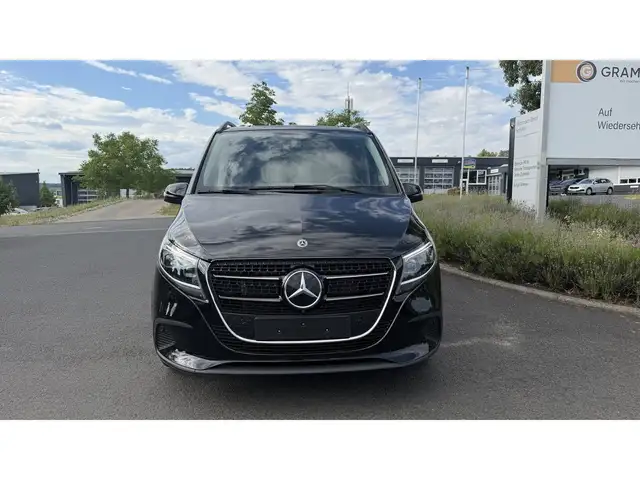 Mercedes-Benz V 300 view 2