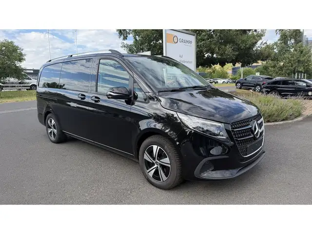 Mercedes-Benz V 300 view 3
