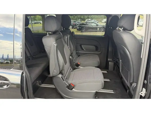 Mercedes-Benz V 300 view 11