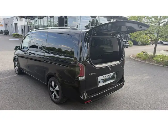 Mercedes-Benz V 300 view 7