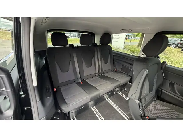 Mercedes-Benz V 300 view 12