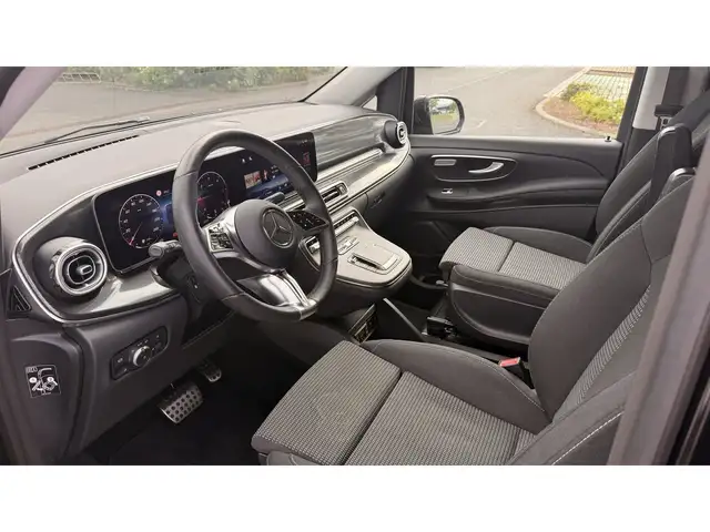 Mercedes-Benz V 300 view 9