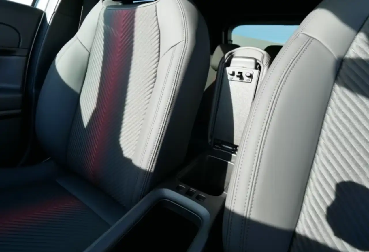 Alfa Romeo Junior 2025 — фото 13