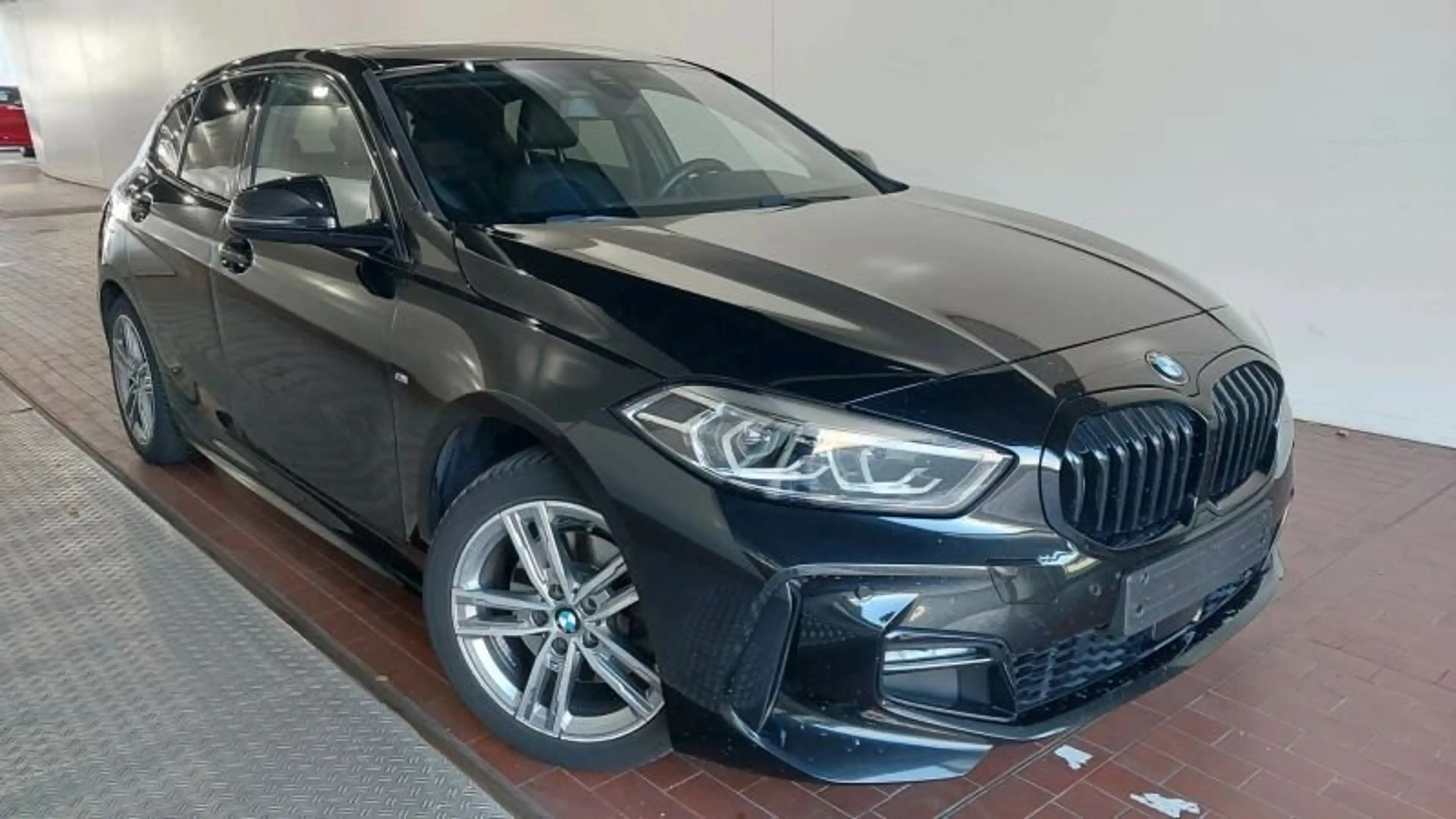 BMW 118 i M Sport DKG LiveCockpit LED Parkassist DAB — photo 3