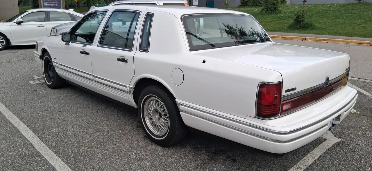 Lincoln Town Car снимка Lincoln Town Car