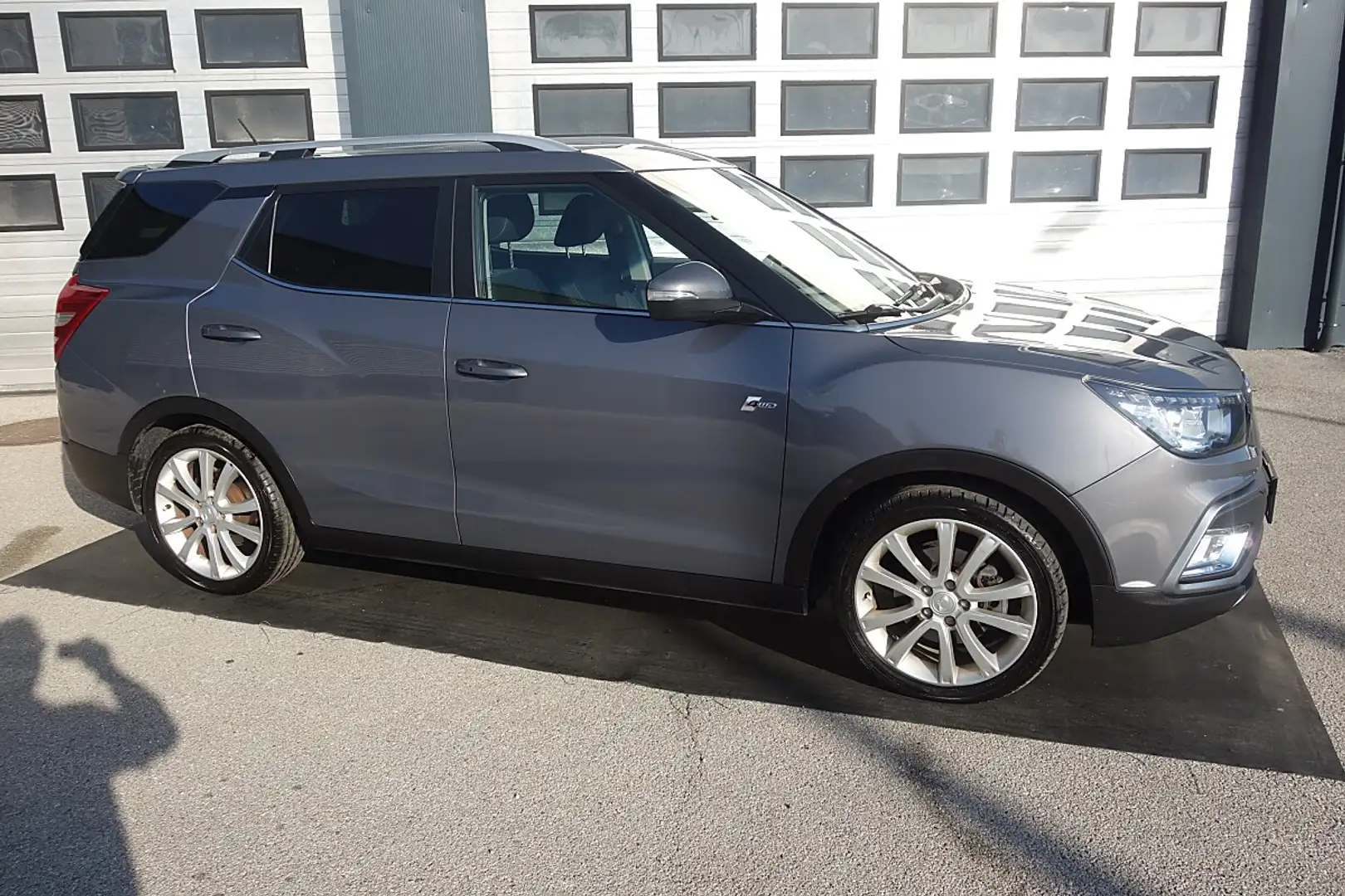 KGM Tivoli 1,6DS Be Hot AWD Plateado - 2