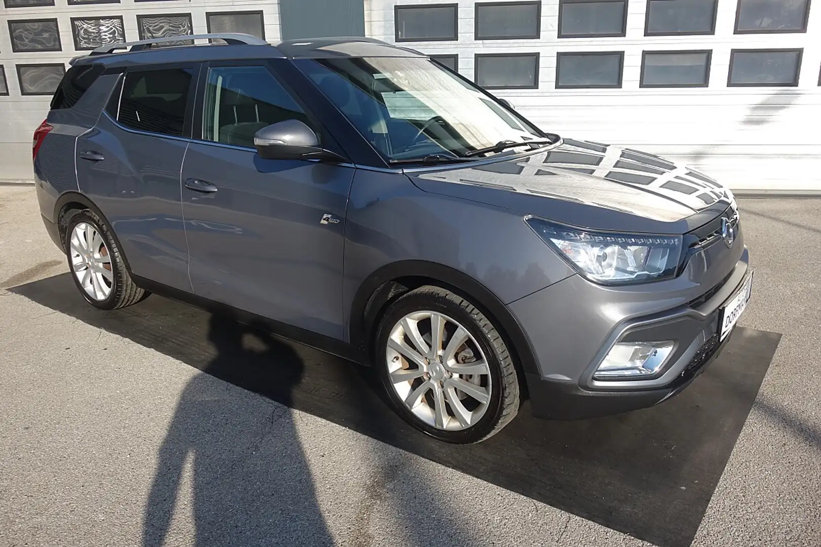 KGM Tivoli 1,6DS Be Hot AWD Plateado - 1