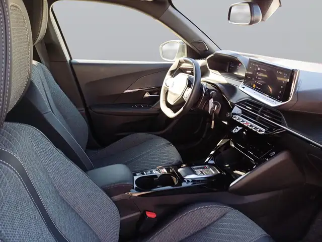Peugeot 2008 view 11