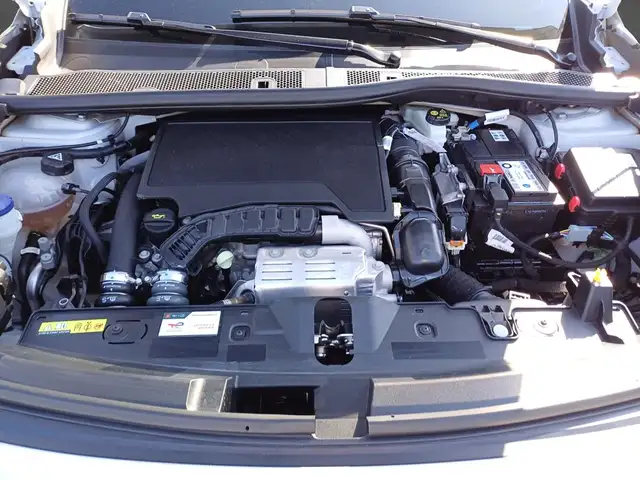 Peugeot 2008 view 5
