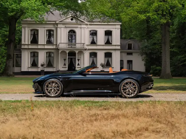 Aston Martin DB12