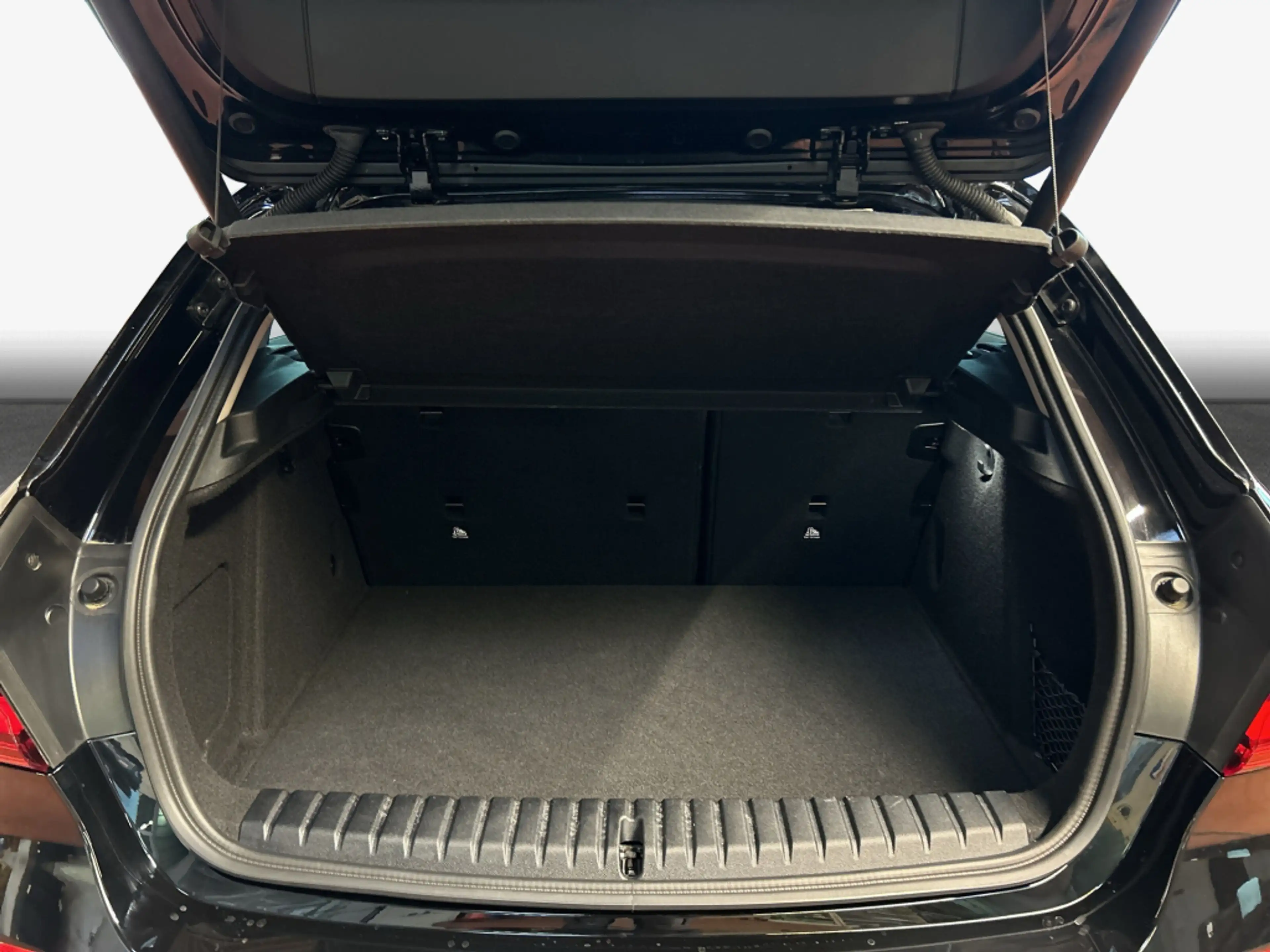 BMW 118 i Advantage LED NAV PDC SHZ — photo 9