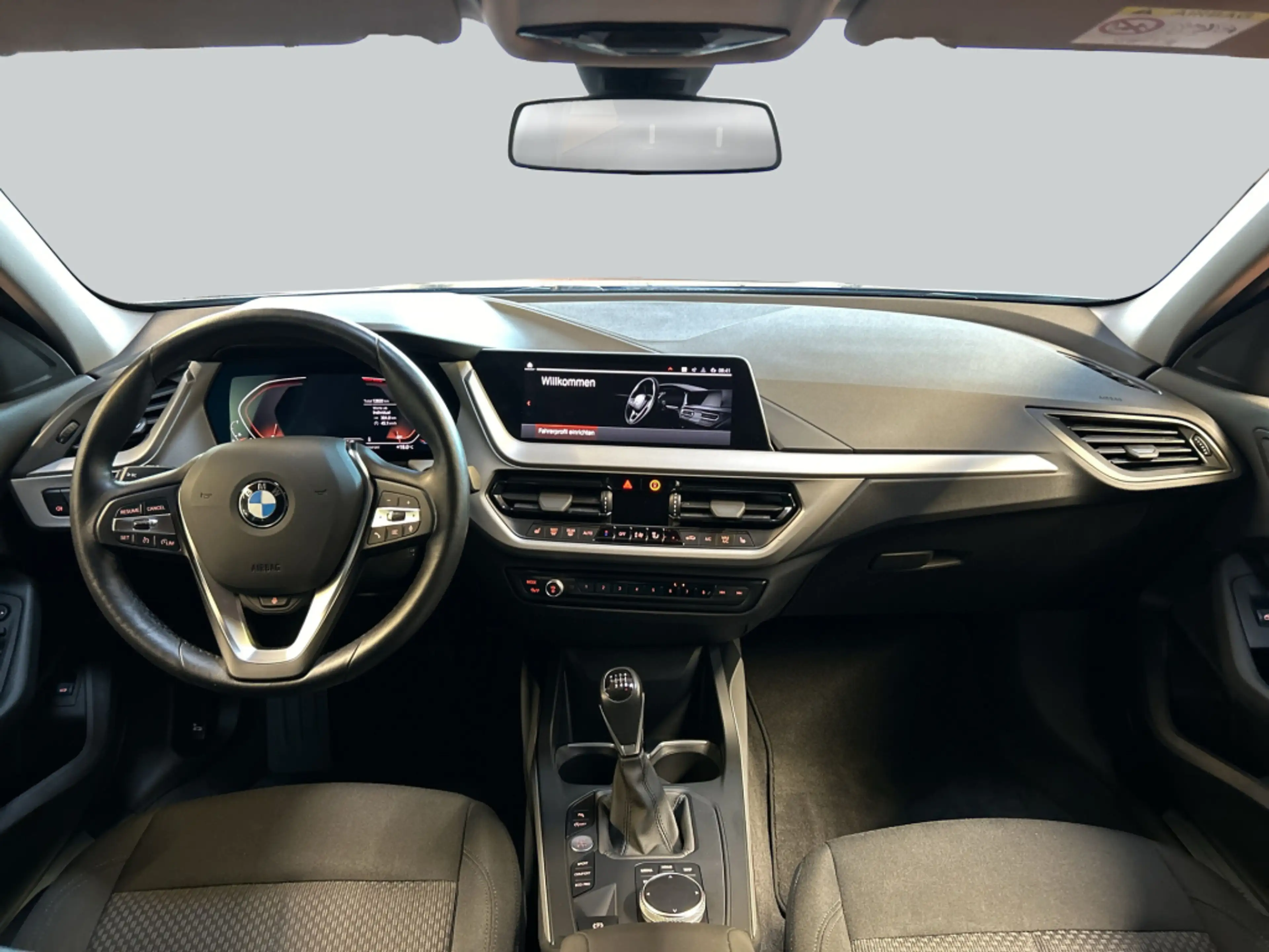 BMW 118 i Advantage LED NAV PDC SHZ — photo 14
