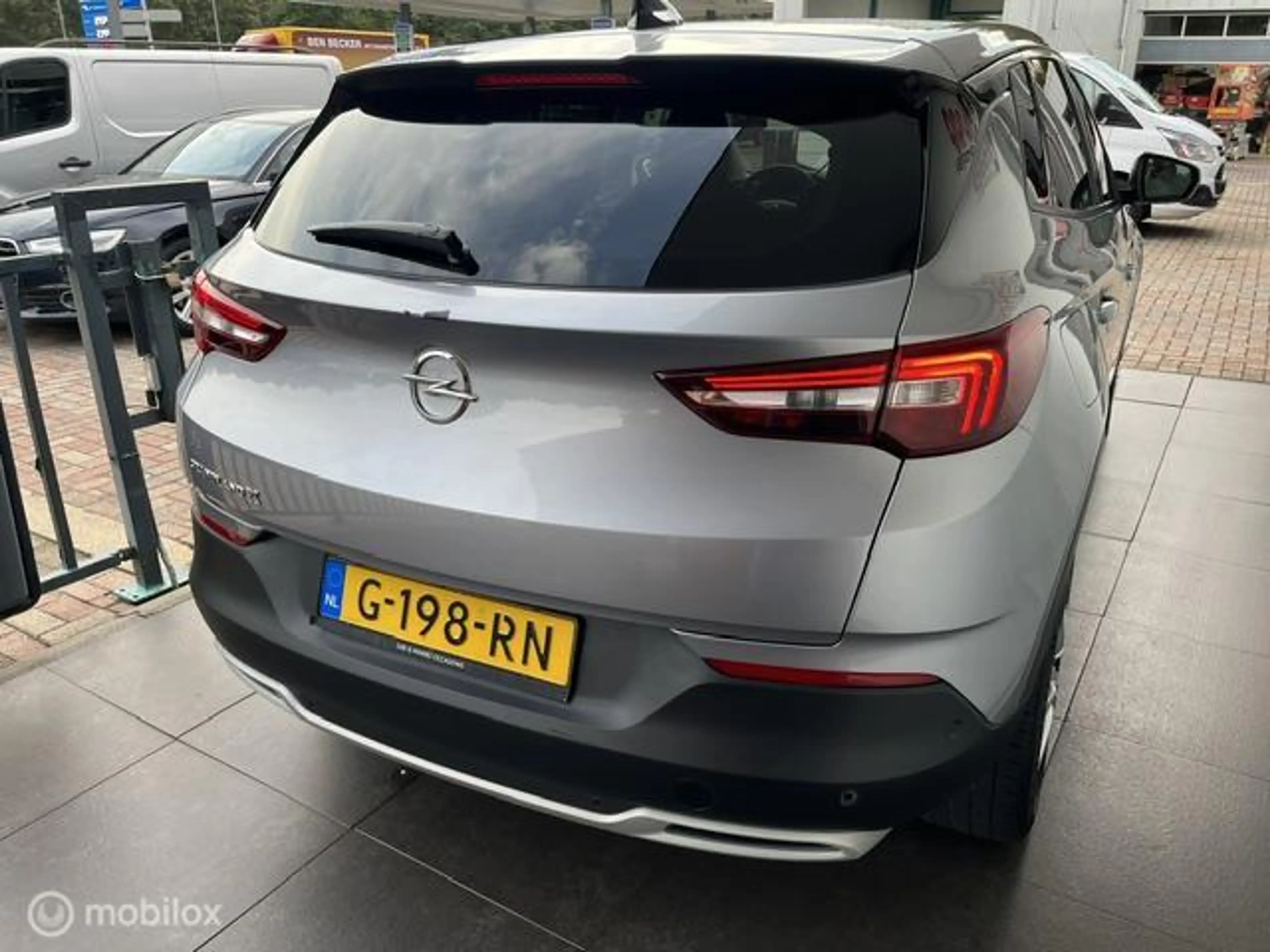 Opel Grandland X 1.2 Turbo Business Executive — photo 5