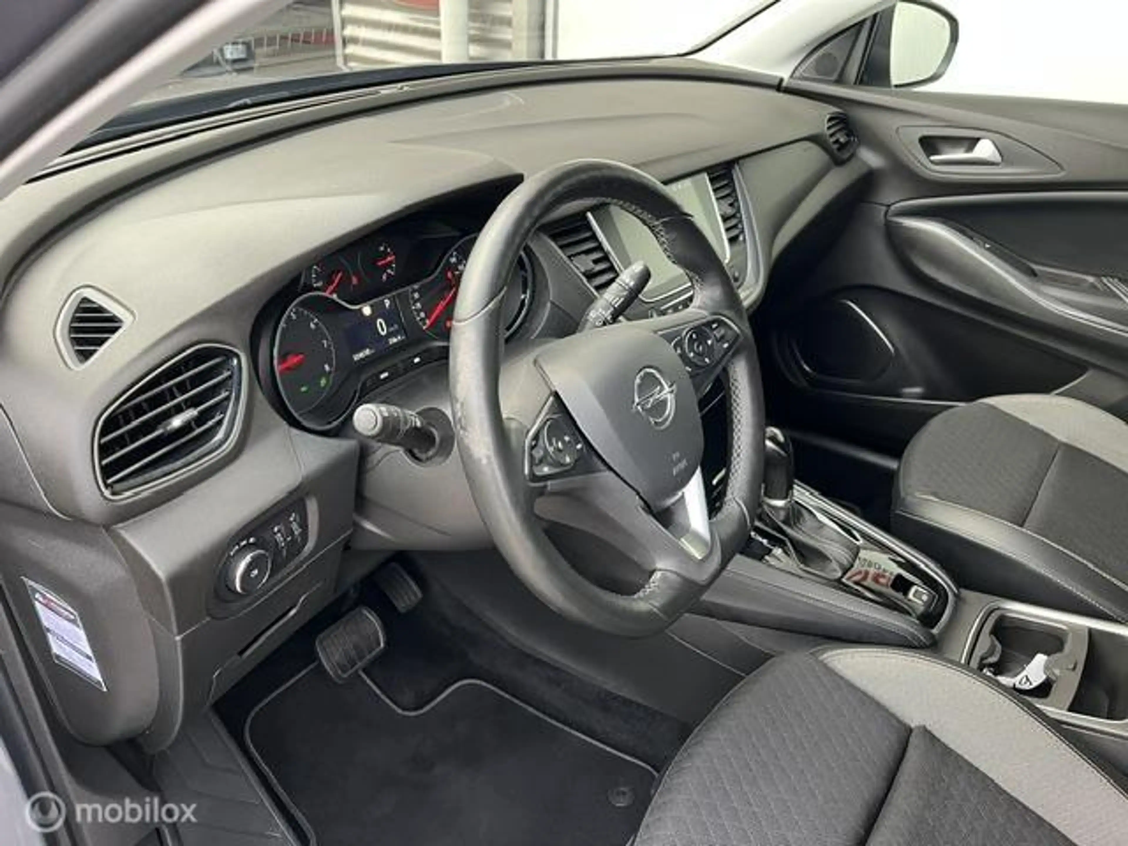 Opel Grandland X 1.2 Turbo Business Executive — photo 14