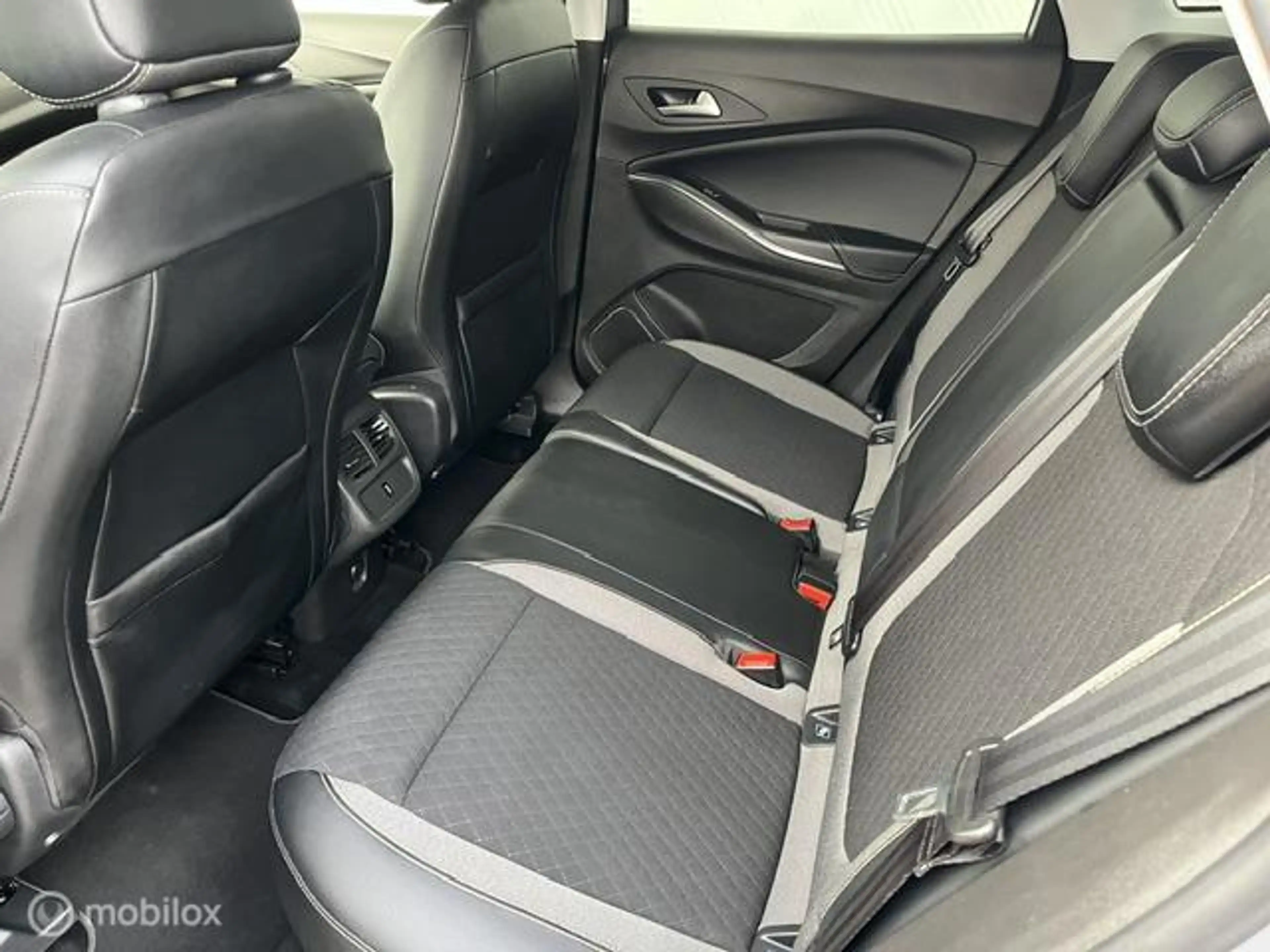 Opel Grandland X 1.2 Turbo Business Executive — photo 9