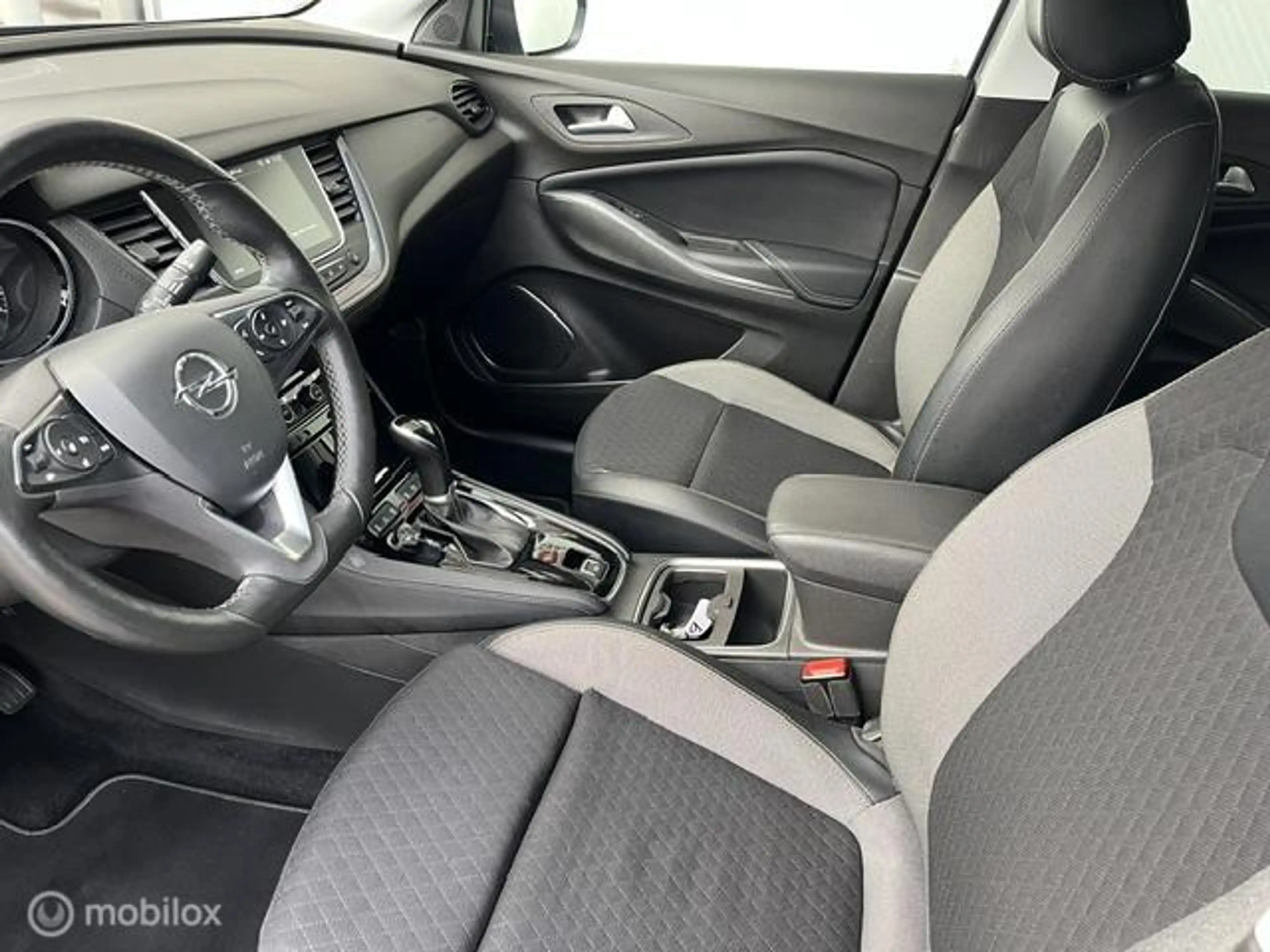 Opel Grandland X 1.2 Turbo Business Executive — photo 13