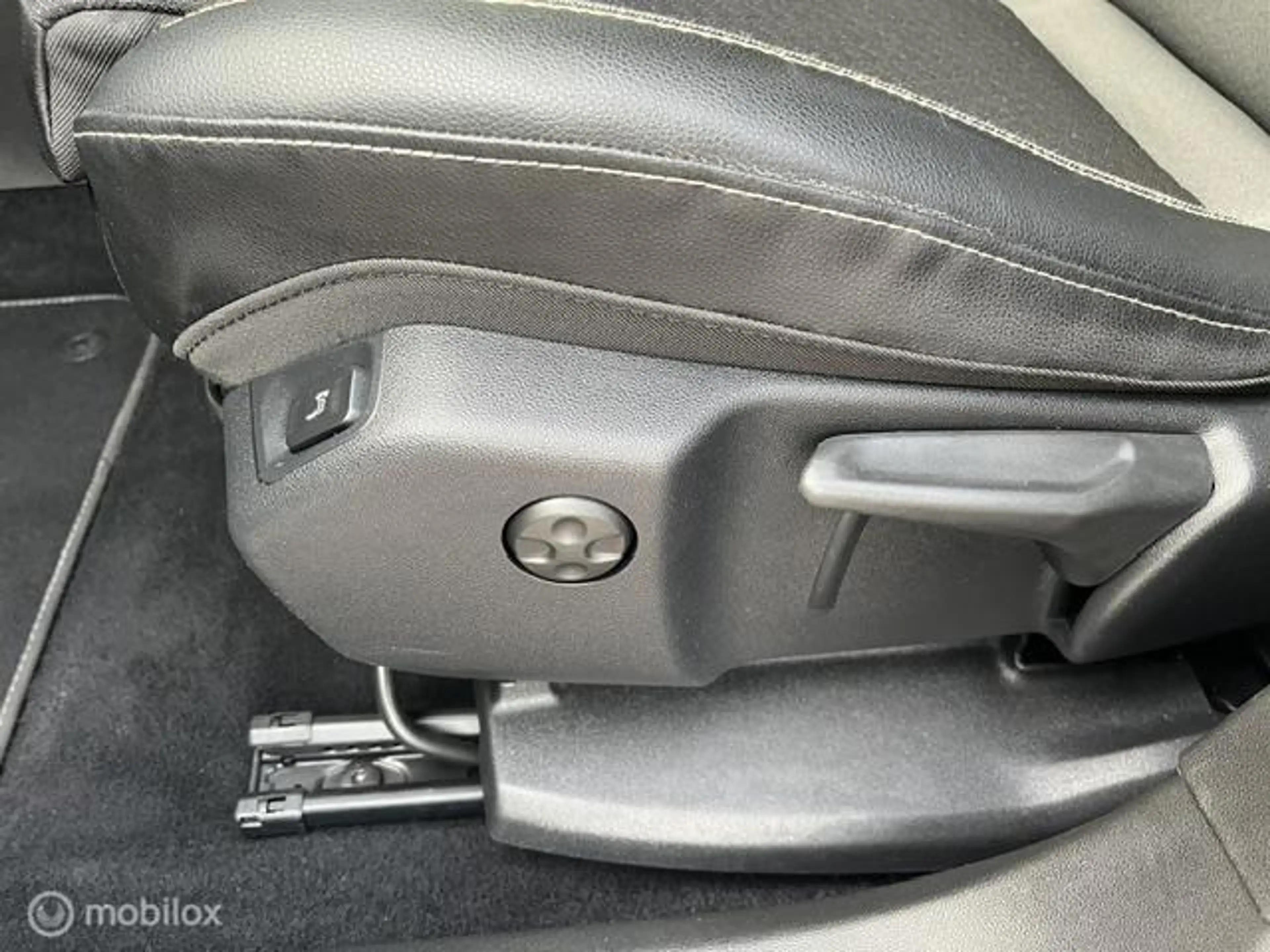 Opel Grandland X 1.2 Turbo Business Executive — photo 15