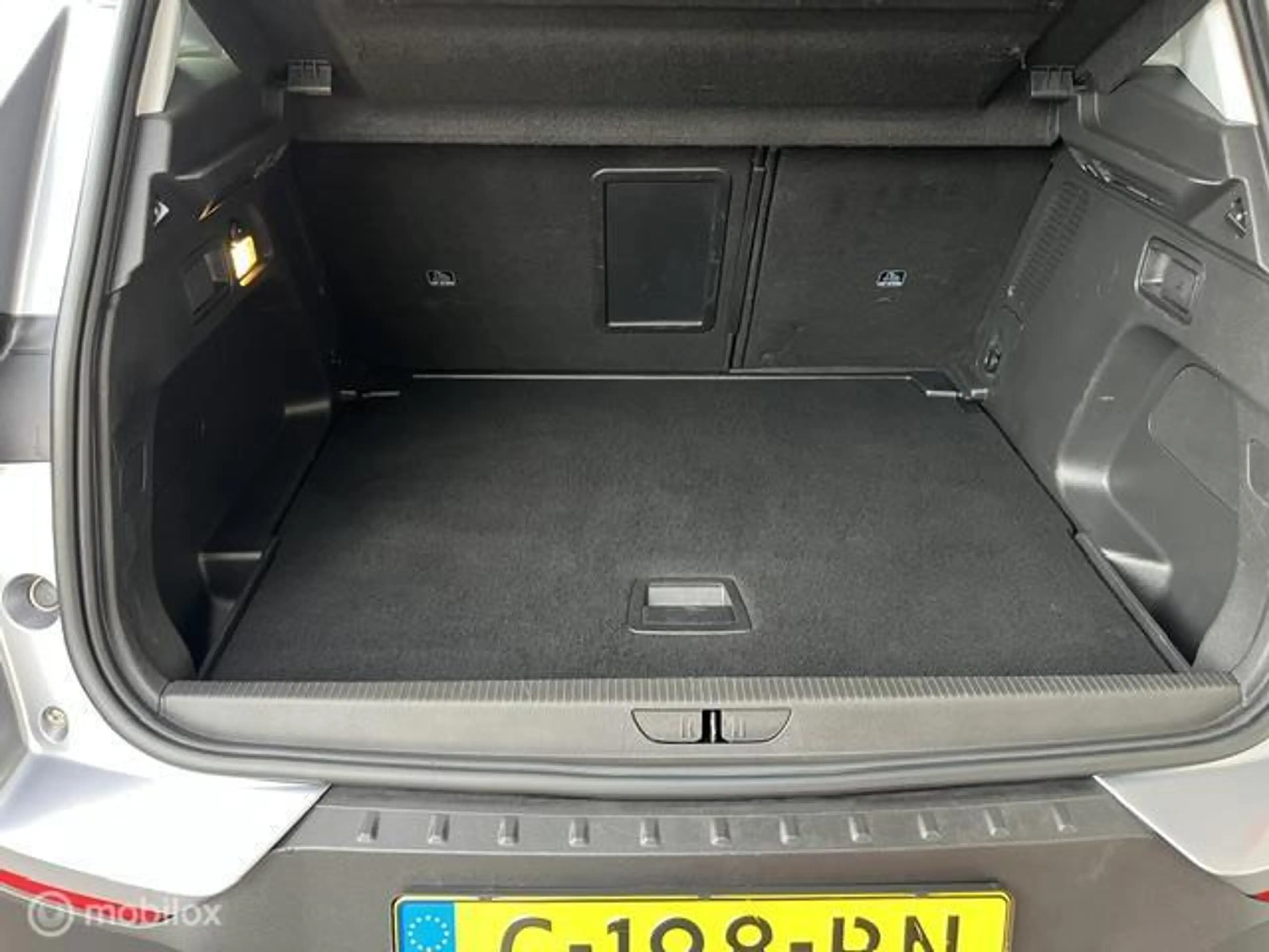 Opel Grandland X 1.2 Turbo Business Executive — photo 6