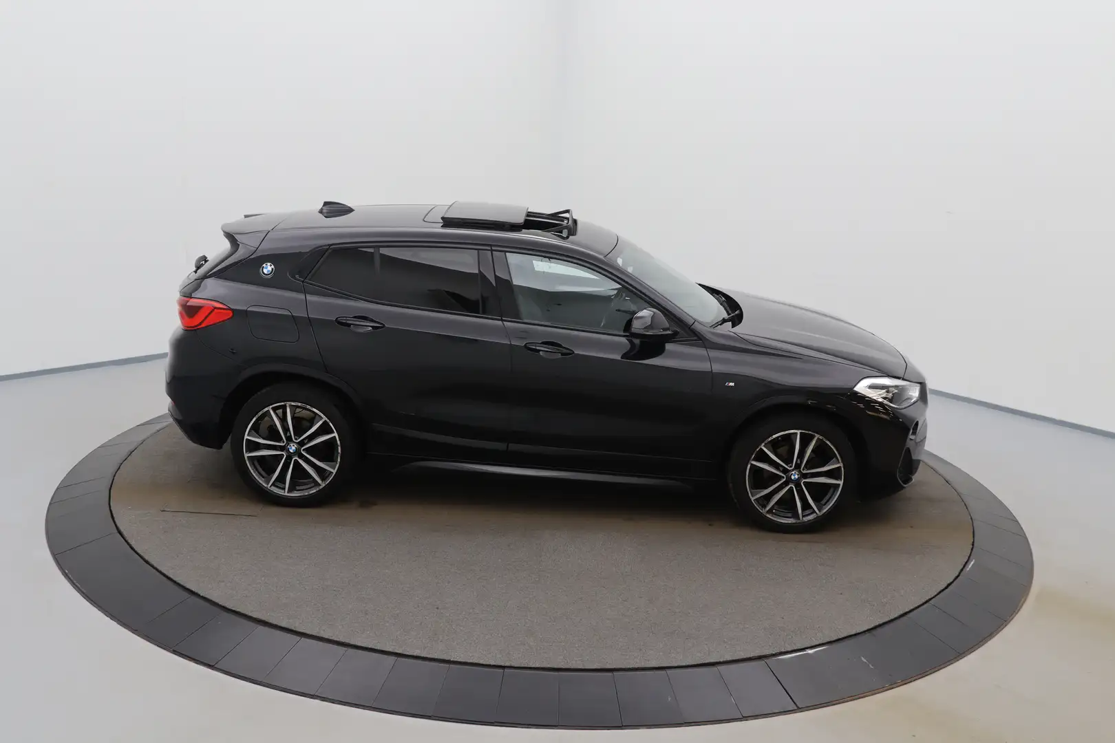 BMW X2 1.5iA sDrive18 OPF M-Sport LEDER/CUIR LED GPS PDC Schwarz - 2