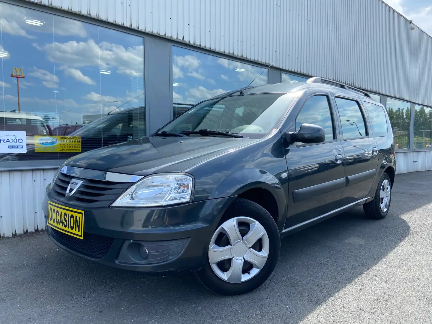 Dacia Logan 1.6i *Essence*Airco*5-places* Gris - 1