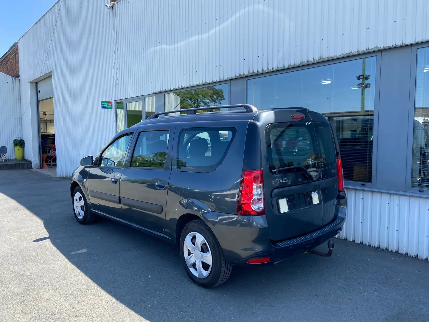 Dacia Logan 1.6i *Essence*Airco*5-places* Gris - 2