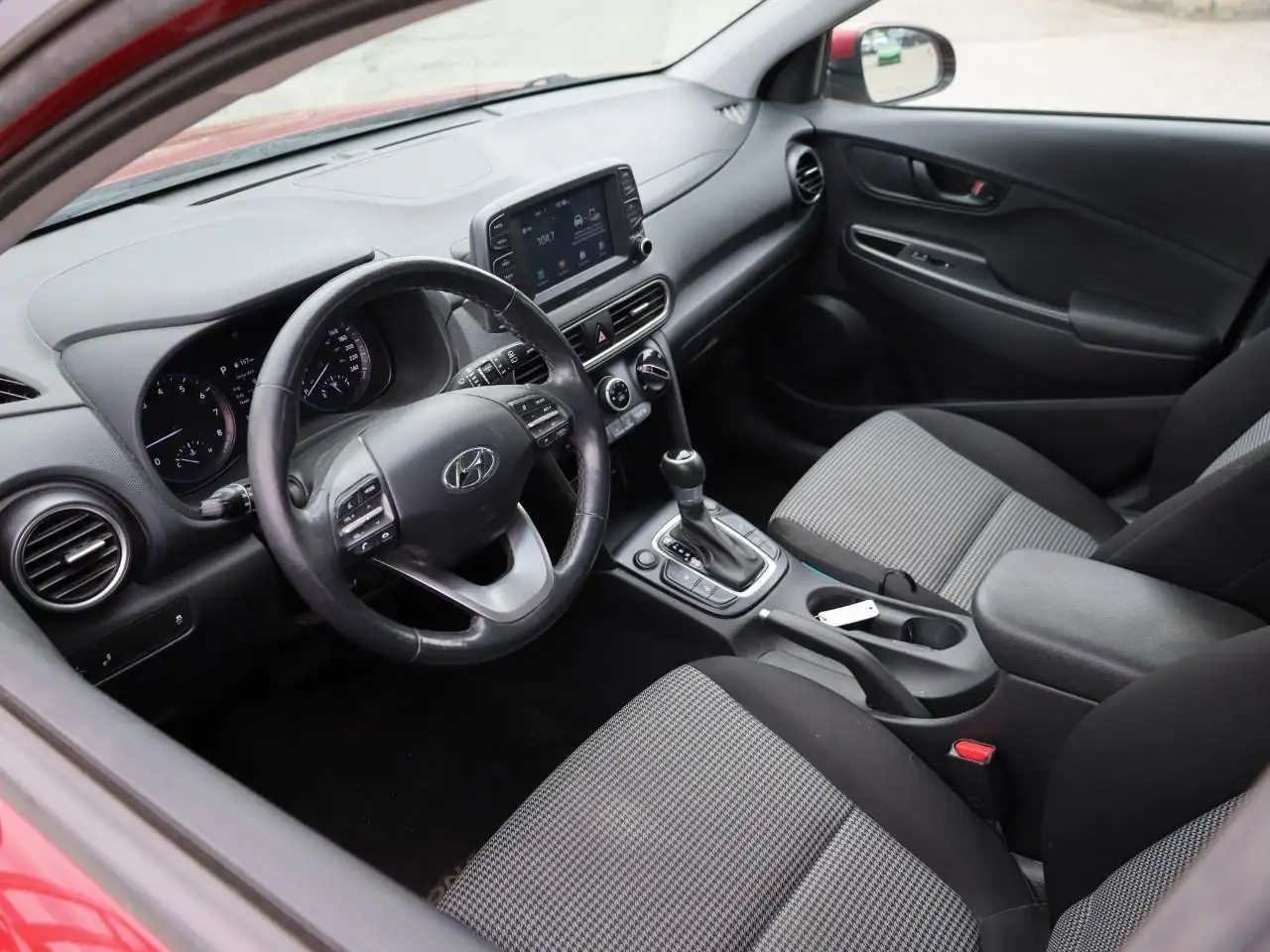 Hyundai KONA снимка Hyundai KONA