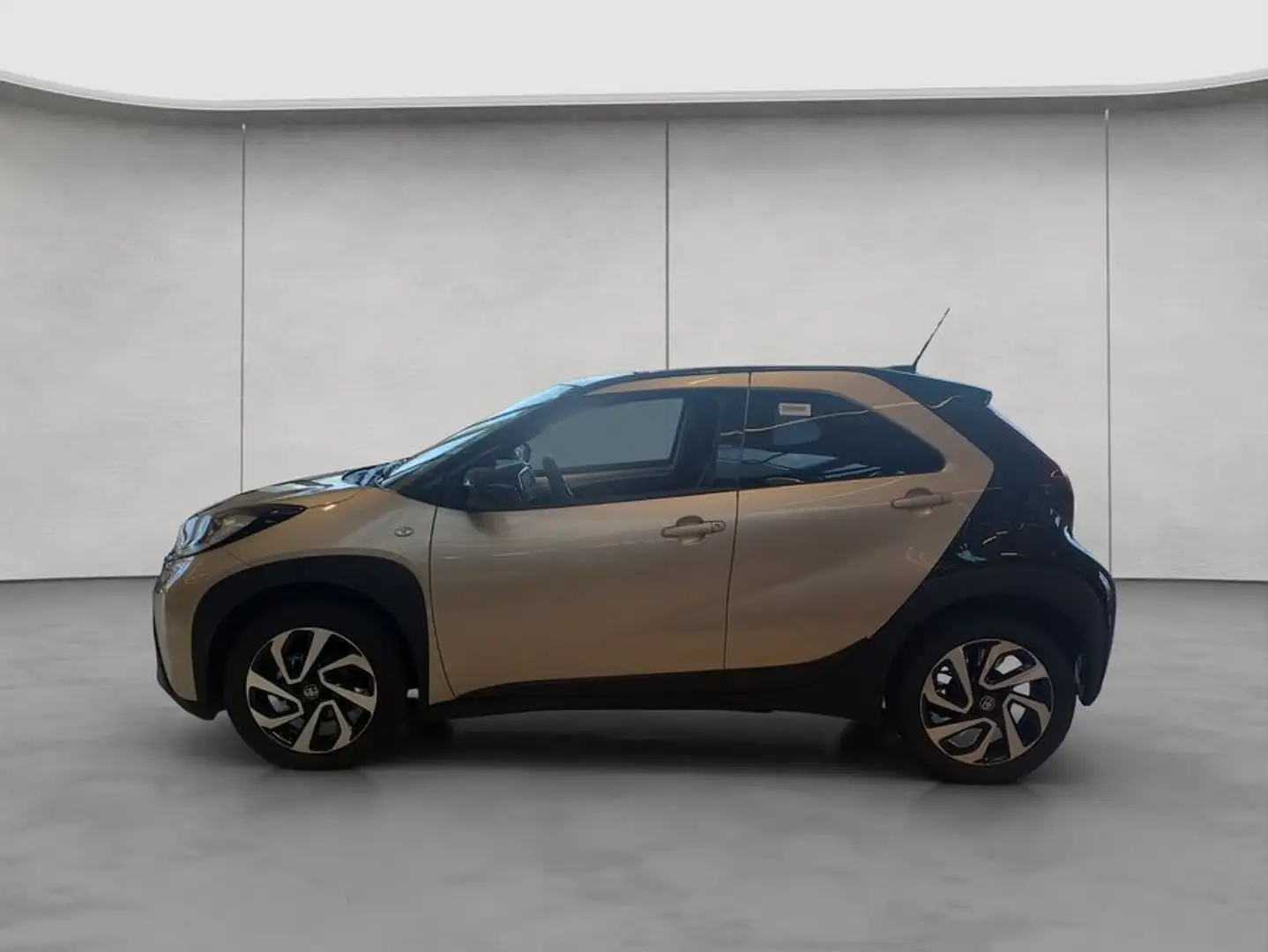 Toyota Aygo X X S-CVT Teamplayer Beige - 2