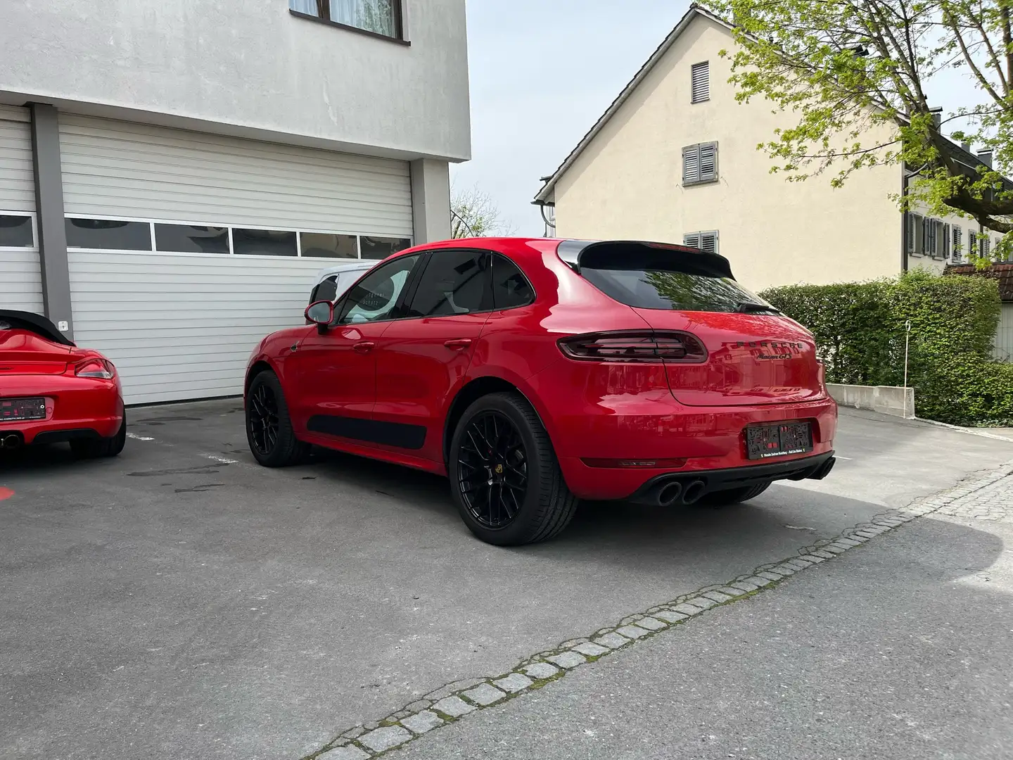 Porsche Macan GTS Rot - 2