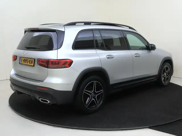 Mercedes-Benz GLB view 4