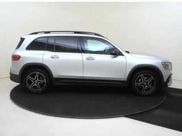 Mercedes-Benz GLB view 8