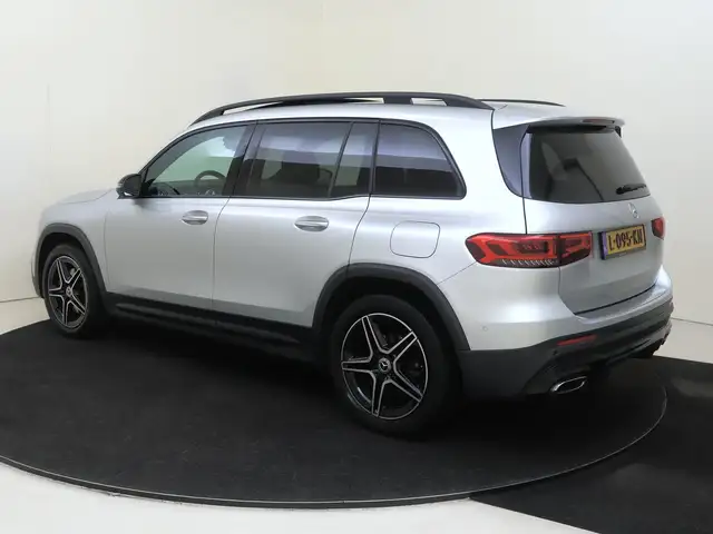 Mercedes-Benz GLB view 3