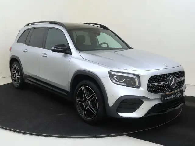 Mercedes-Benz GLB view 2