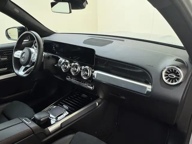 Mercedes-Benz GLB view 10