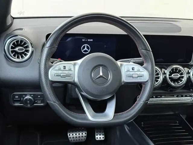 Mercedes-Benz GLB view 11