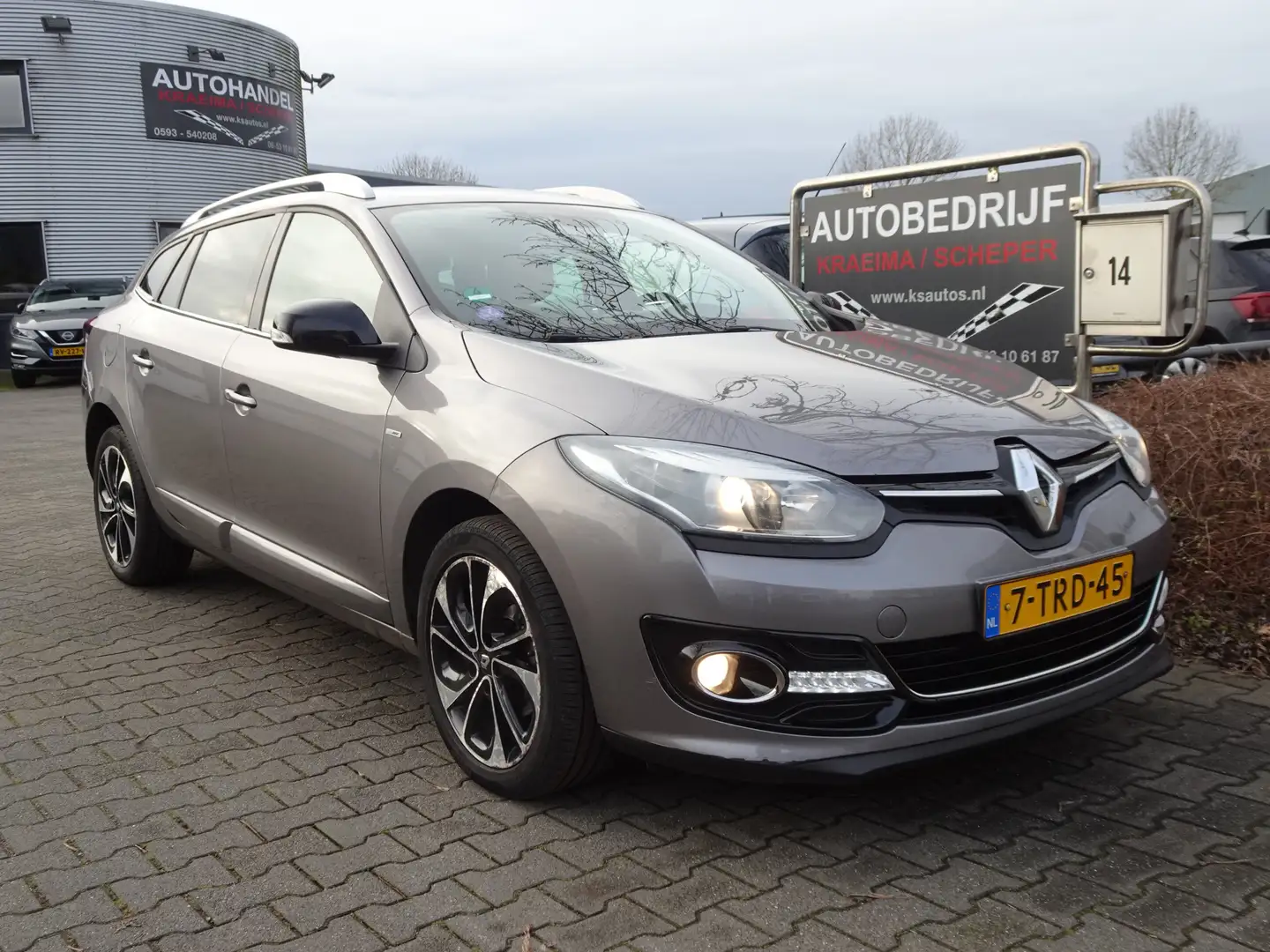 Renault Megane Estate 1.2 TCe Bose Grijs - 1
