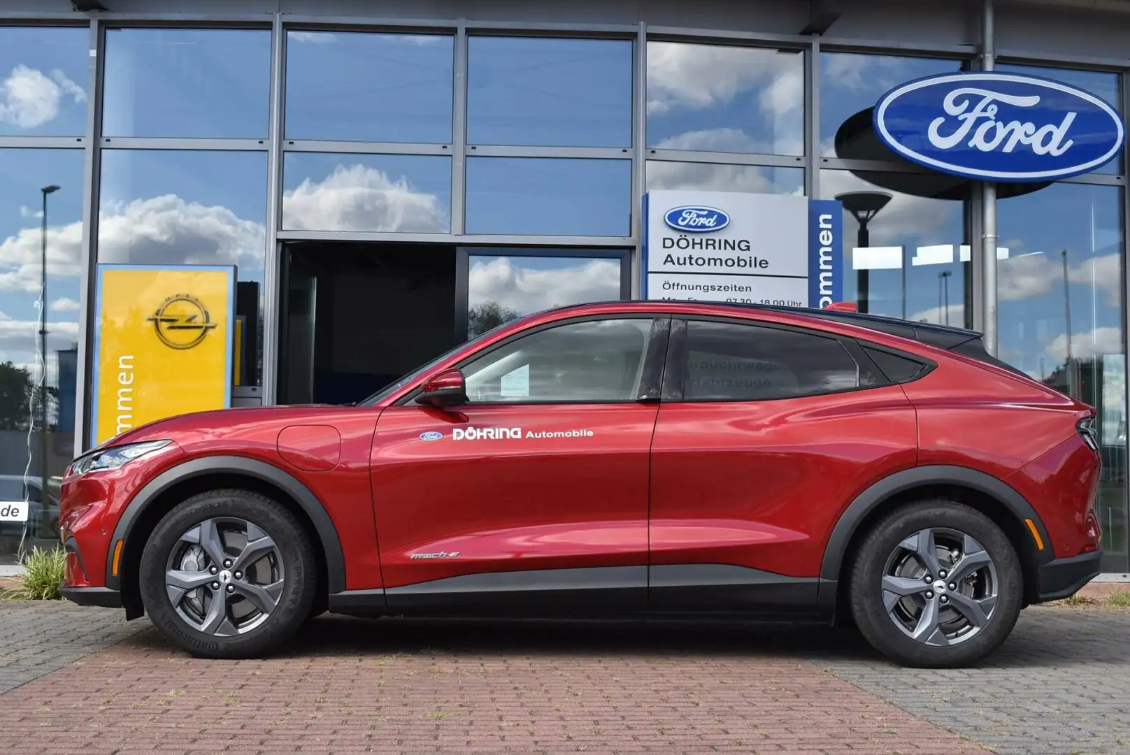 Ford Mustang Mach-E Mustang Mach-e Base 75kWh Techno-Pack I Rot - 2