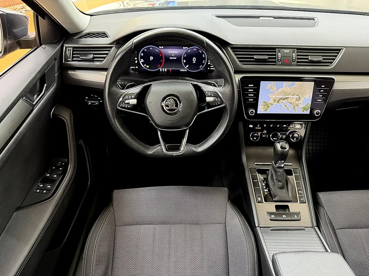 Skoda Superb Kombi 2,0 TDI Style DSG Grau - 2