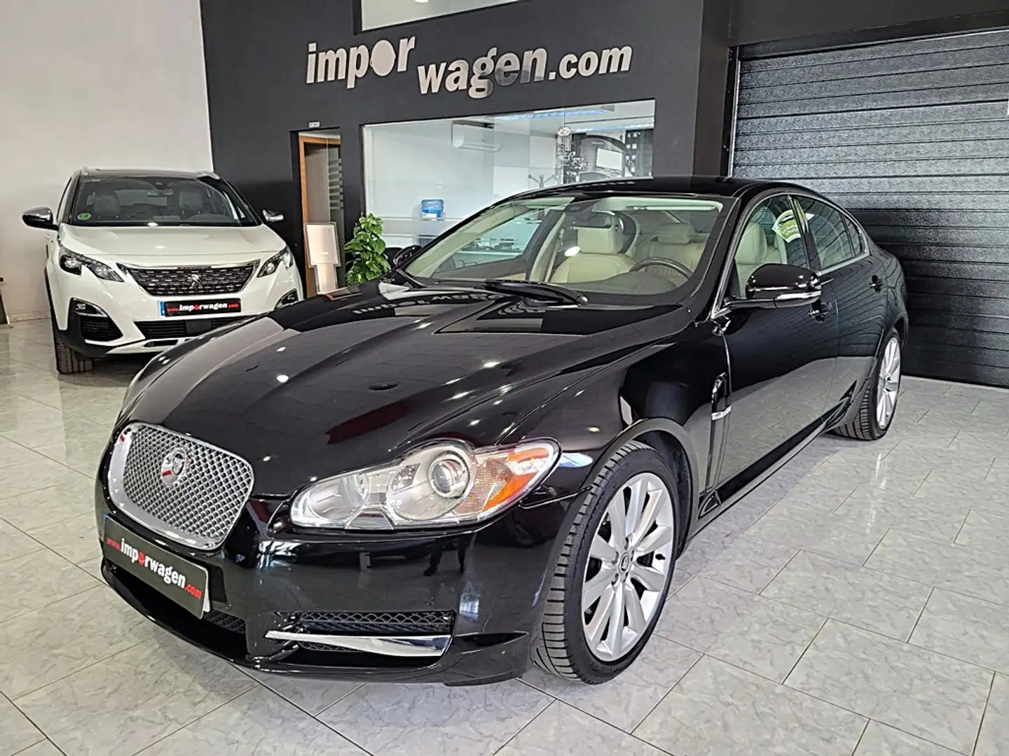 Jaguar XF 3.0 V6 Diesel Premium Luxury Aut. Zwart - 1